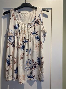 Source Unknown Cream Tank with Blue & Brown Floral Accent. Size L